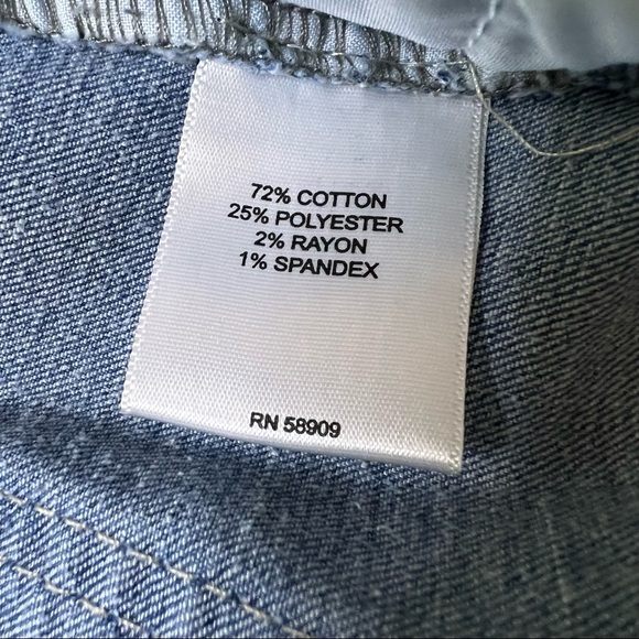 Chelsea & Violet High Rise Distressed Light Wash Straight Leg Jeans Size… - Picture 7 of 9